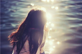 Bởi tình yêu không phải là thứ để khoe khoang